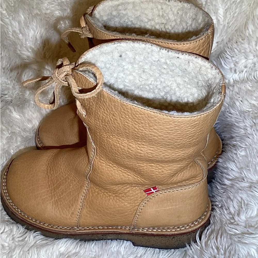 Duck feet mol Tan Leather Ankle Boots size 9